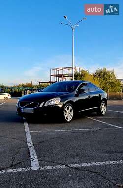 Седан Volvo S60 2012 в 