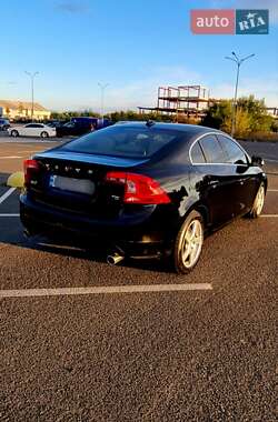 Седан Volvo S60 2012 в 