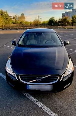 Седан Volvo S60 2012 в 