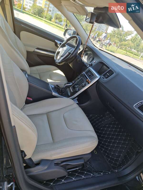 Седан Volvo S60 2013 в Львове