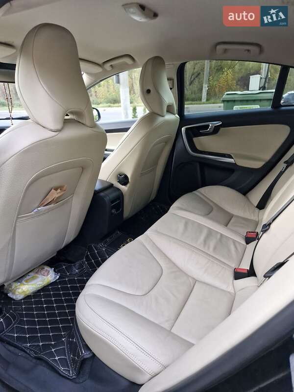Седан Volvo S60 2013 в Львове