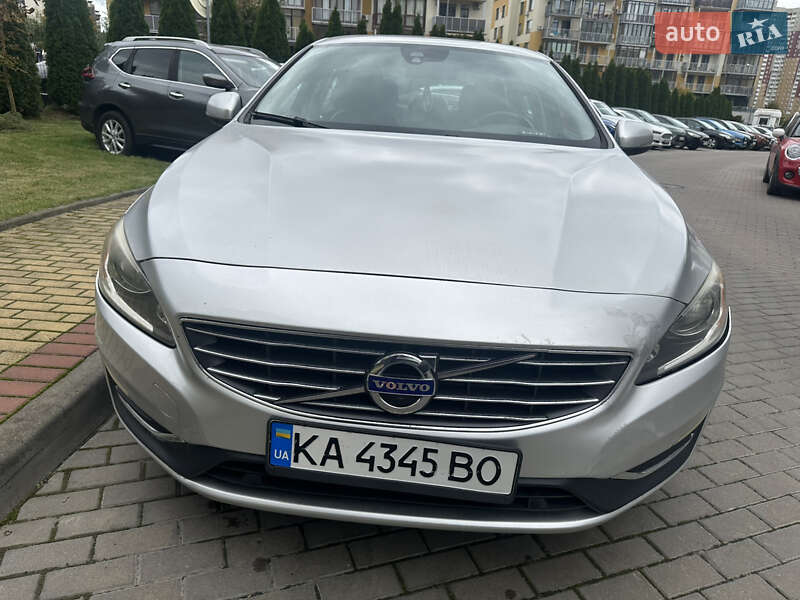 Седан Volvo S60 2013 в 
