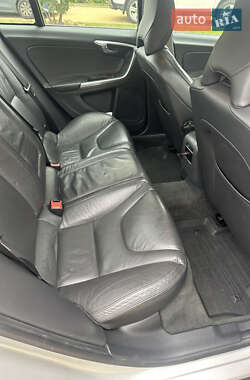 Седан Volvo S60 2013 в 