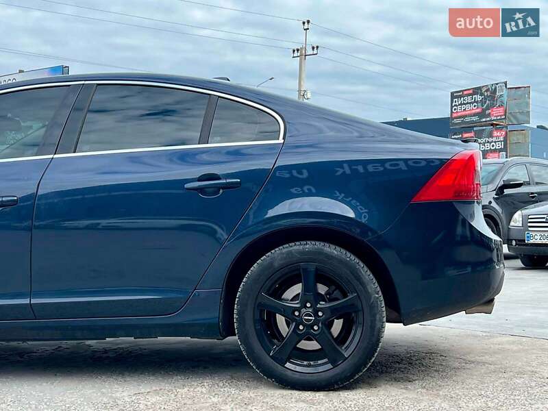 Седан Volvo S60 2012 в Львове