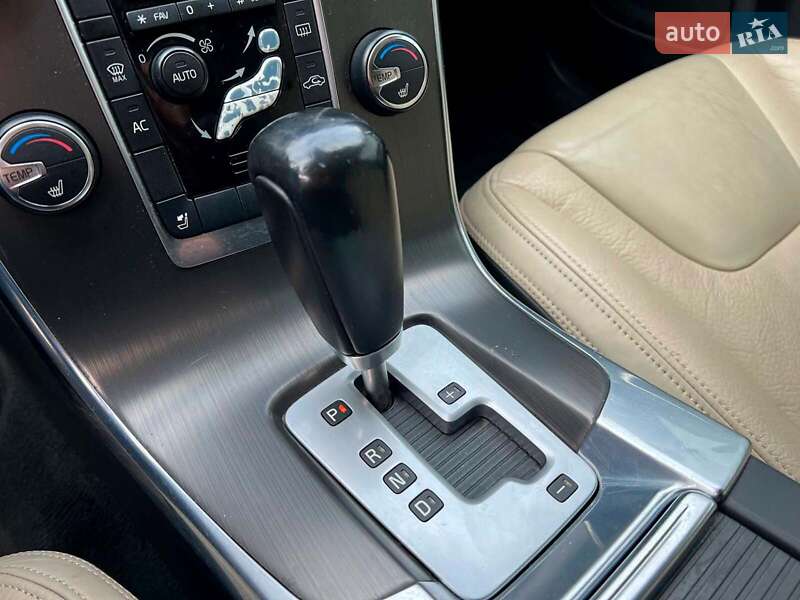 Седан Volvo S60 2012 в Львове