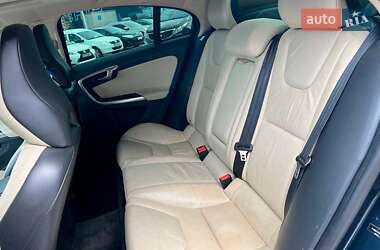 Седан Volvo S60 2012 в 