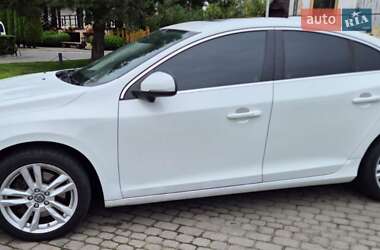 Седан Volvo S60 2012 в 