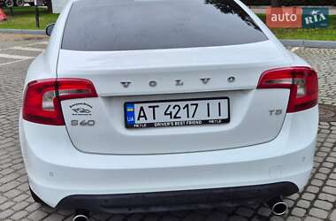 Седан Volvo S60 2012 в 