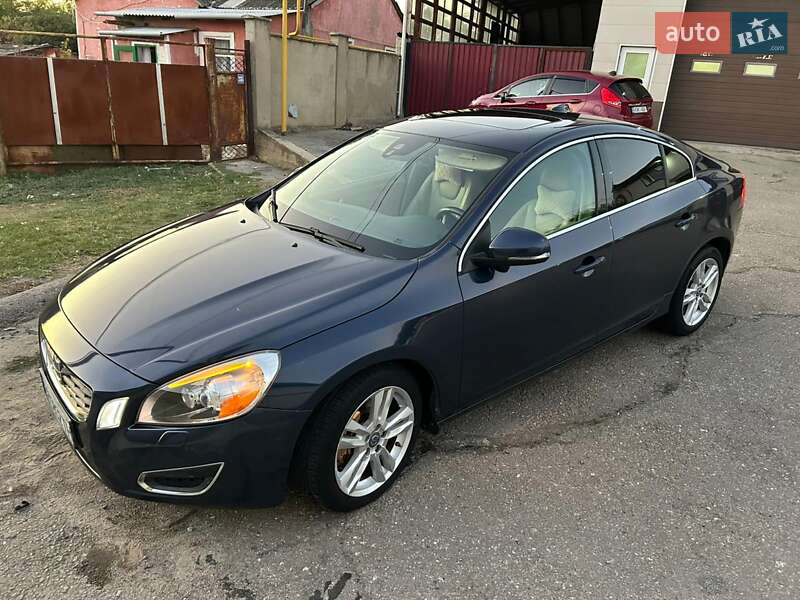 Седан Volvo S60 2012 в Болграді