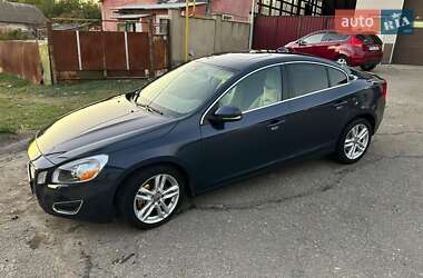 Седан Volvo S60 2012 в 