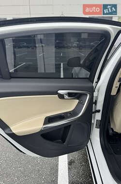 Седан Volvo S60 2016 в 