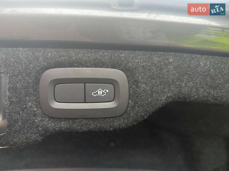 Седан Volvo S60 2019 в Києві фото 18 Седан Volvo S60 2019 в Києві