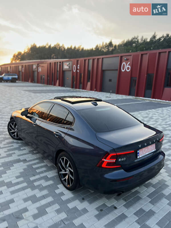 Седан Volvo S60 2020 в Львове