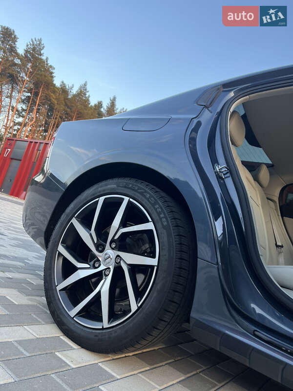 Седан Volvo S60 2020 в Львове