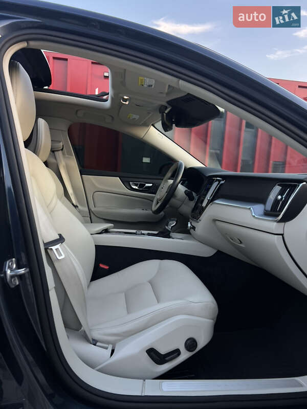 Седан Volvo S60 2020 в Львове