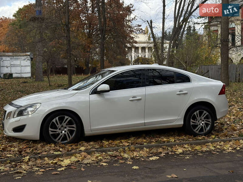 Седан Volvo S60 2013 в Києві фото Седан Volvo S60 2013 в Києві