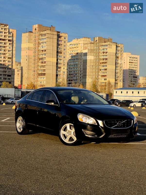 Седан Volvo S60 2012 в Киеве