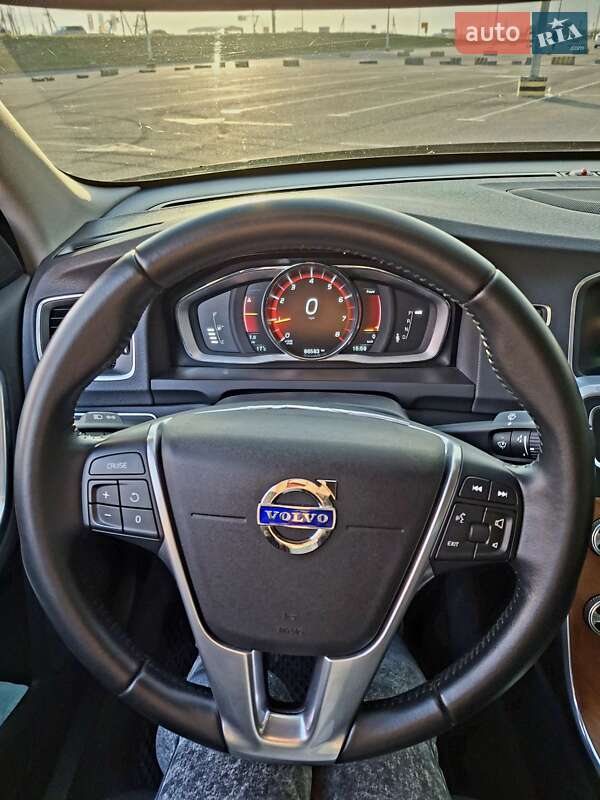 Седан Volvo S60 2016 в Львове