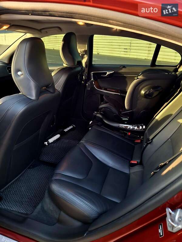 Седан Volvo S60 2016 в Львове