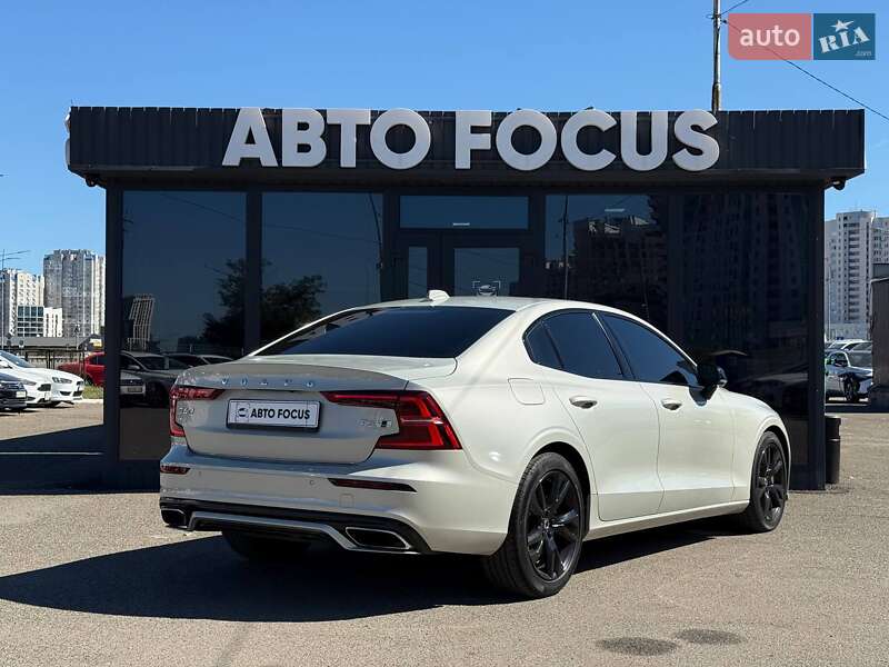 Седан Volvo S60 2019 в Києві