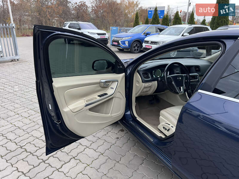Седан Volvo S60 2014 в Нововолынске