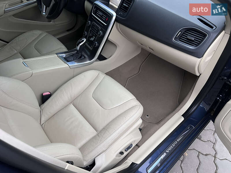 Седан Volvo S60 2014 в Нововолынске