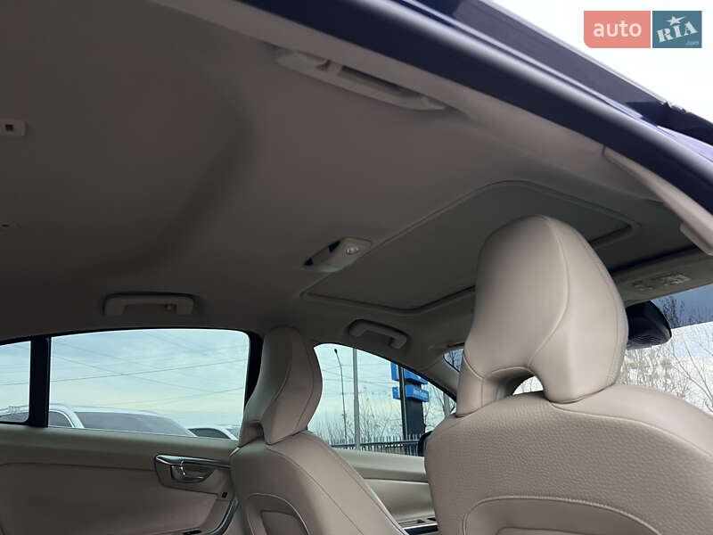 Седан Volvo S60 2014 в Нововолынске