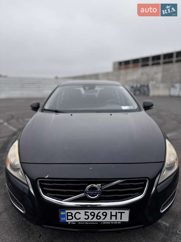 Седан Volvo S60 2013 в Львове