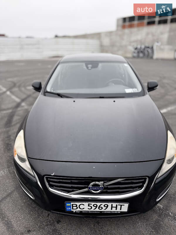 Седан Volvo S60 2013 в Львове
