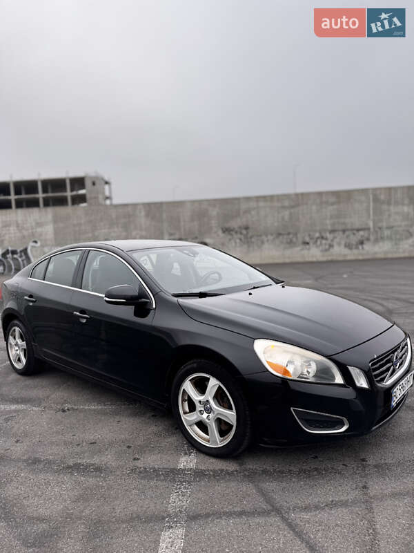 Седан Volvo S60 2013 в Львове