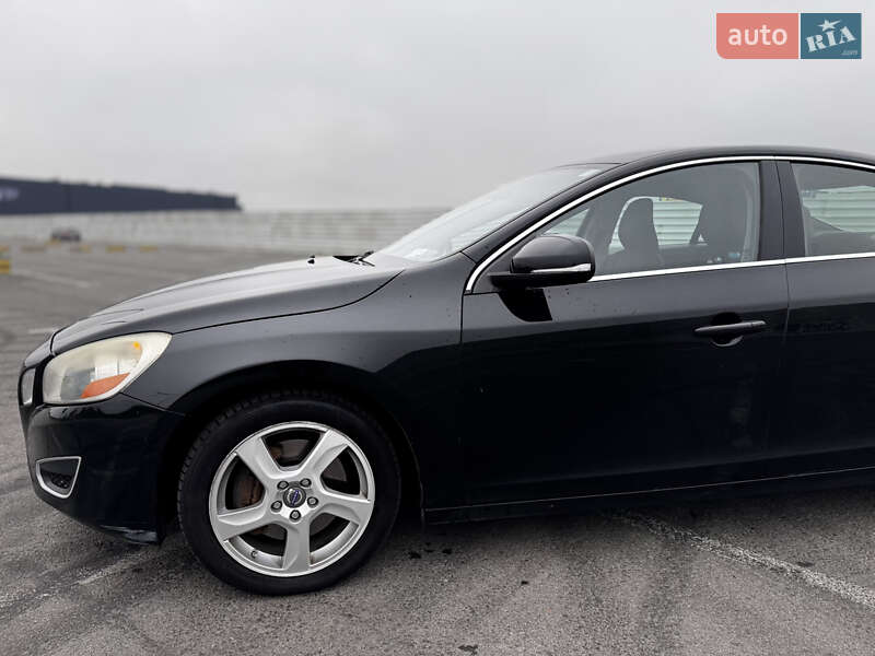 Седан Volvo S60 2013 в Львове
