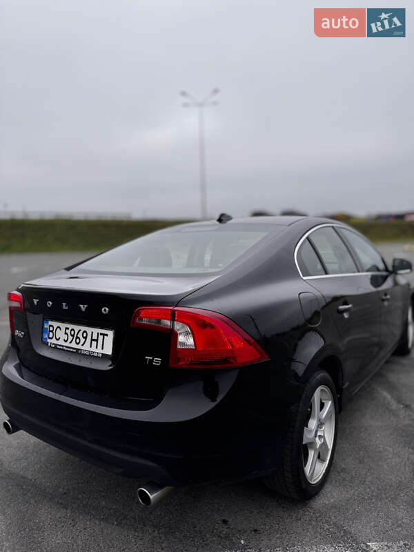 Седан Volvo S60 2013 в Львове