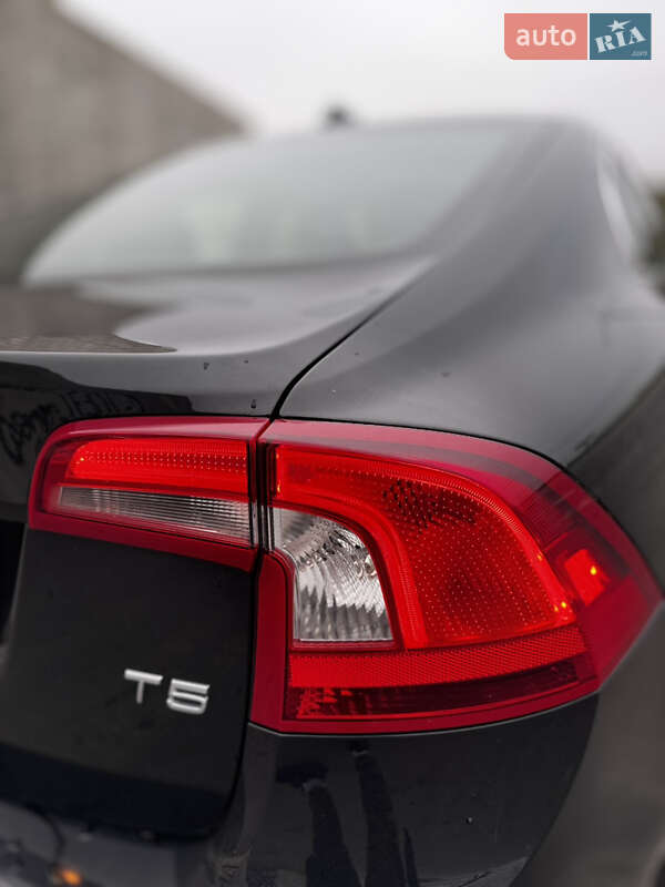 Седан Volvo S60 2013 в Львове