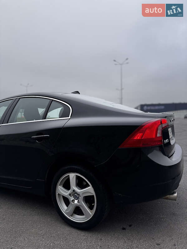 Седан Volvo S60 2013 в Львове