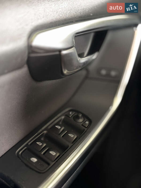 Седан Volvo S60 2013 в Львове