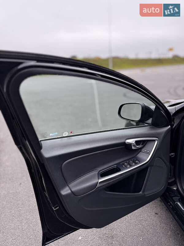 Седан Volvo S60 2013 в Львове