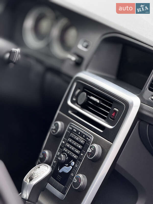 Седан Volvo S60 2013 в Львове