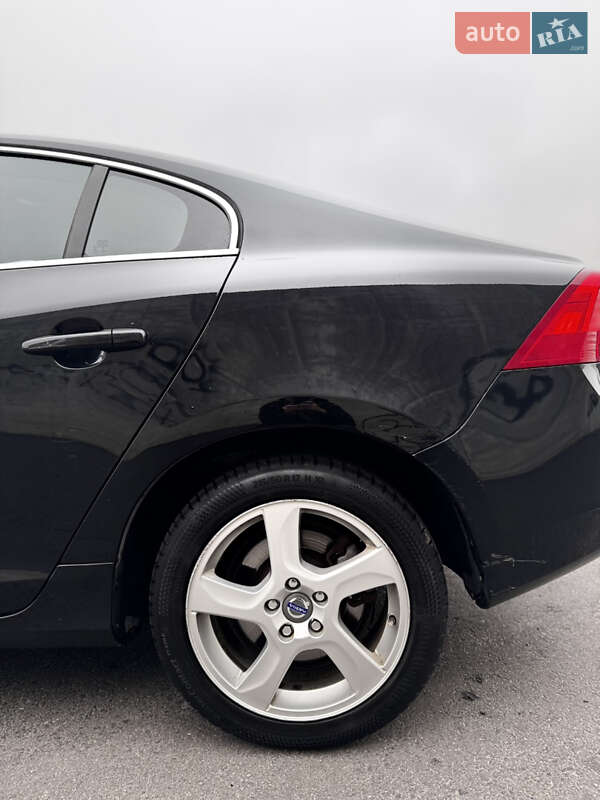 Седан Volvo S60 2013 в Львове