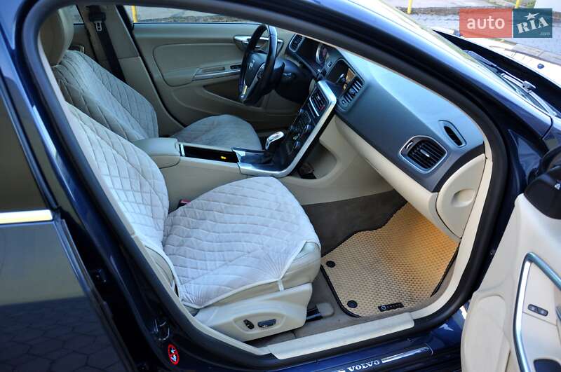 Седан Volvo S60 2012 в Львове