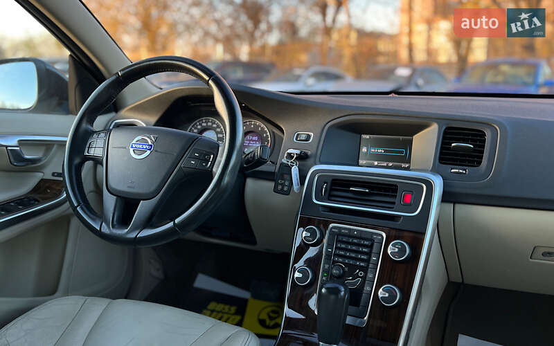 Седан Volvo S60 2011 в Львове