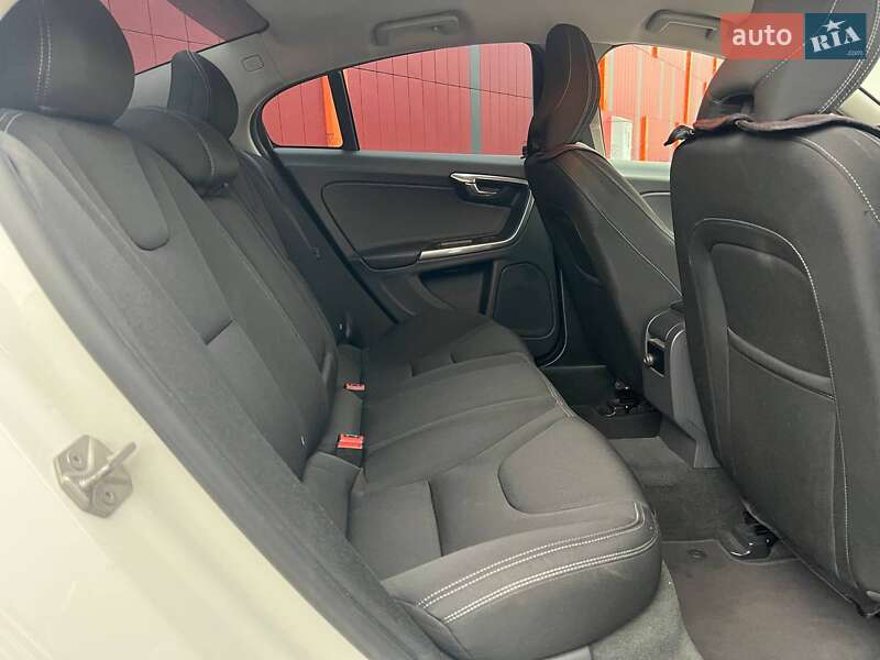 Седан Volvo S60 2015 в Києві