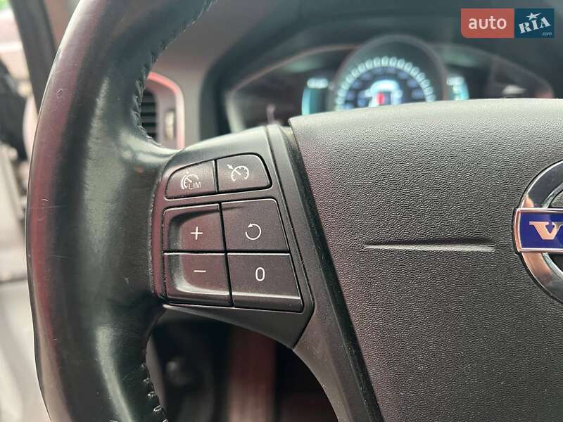 Седан Volvo S60 2015 в Києві