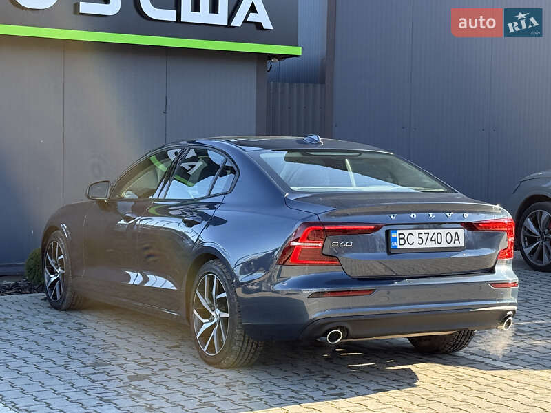 Седан Volvo S60 2019 в Львові