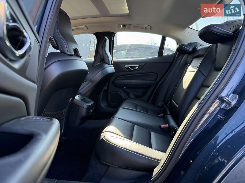 Седан Volvo S60 2019 в Львові