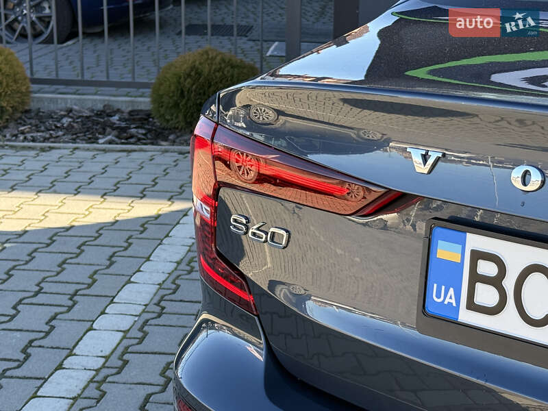 Седан Volvo S60 2019 в Львові