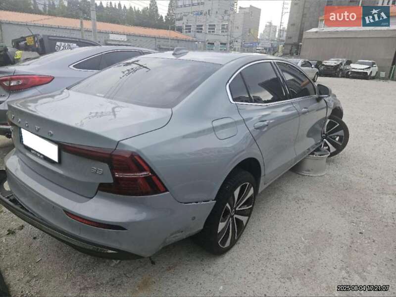 Седан Volvo S60 2022 в Львові
