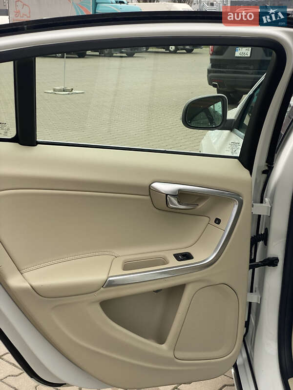 Седан Volvo S60 2014 в Києві фото 32 Седан Volvo S60 2014 в Києві