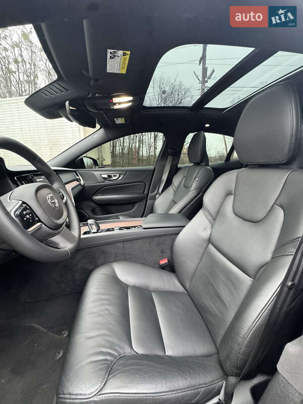 Седан Volvo S60 2023 в Киеве