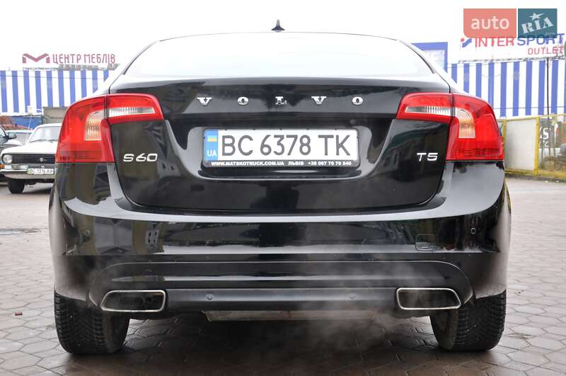 Седан Volvo S60 2016 в Львові