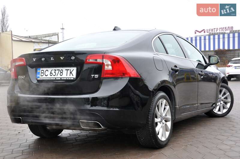 Седан Volvo S60 2016 в Львові